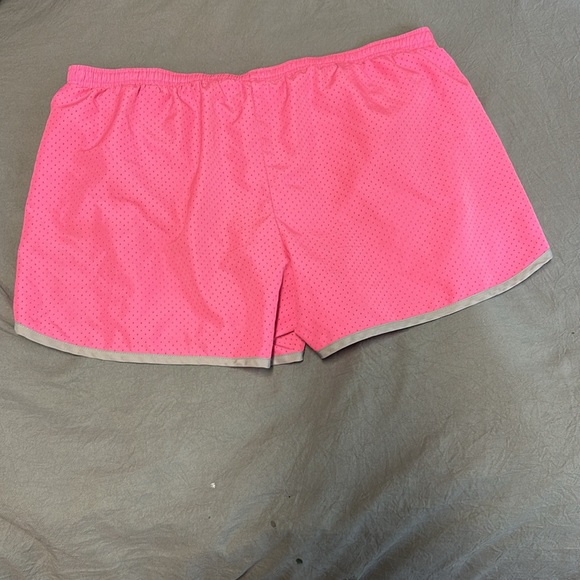 Cute pink shorts - Picture 2 of 4